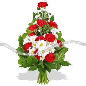 Букет из красных гвоздик и белых кустовых хризантем